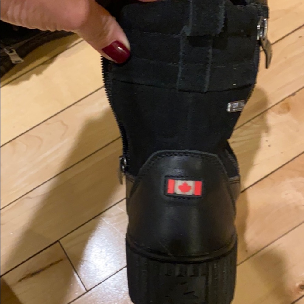Boots - Picture 3 of 6